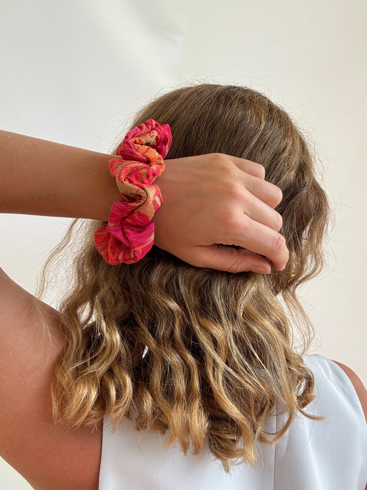 Scrunchie - Roter Blumen Jacquard