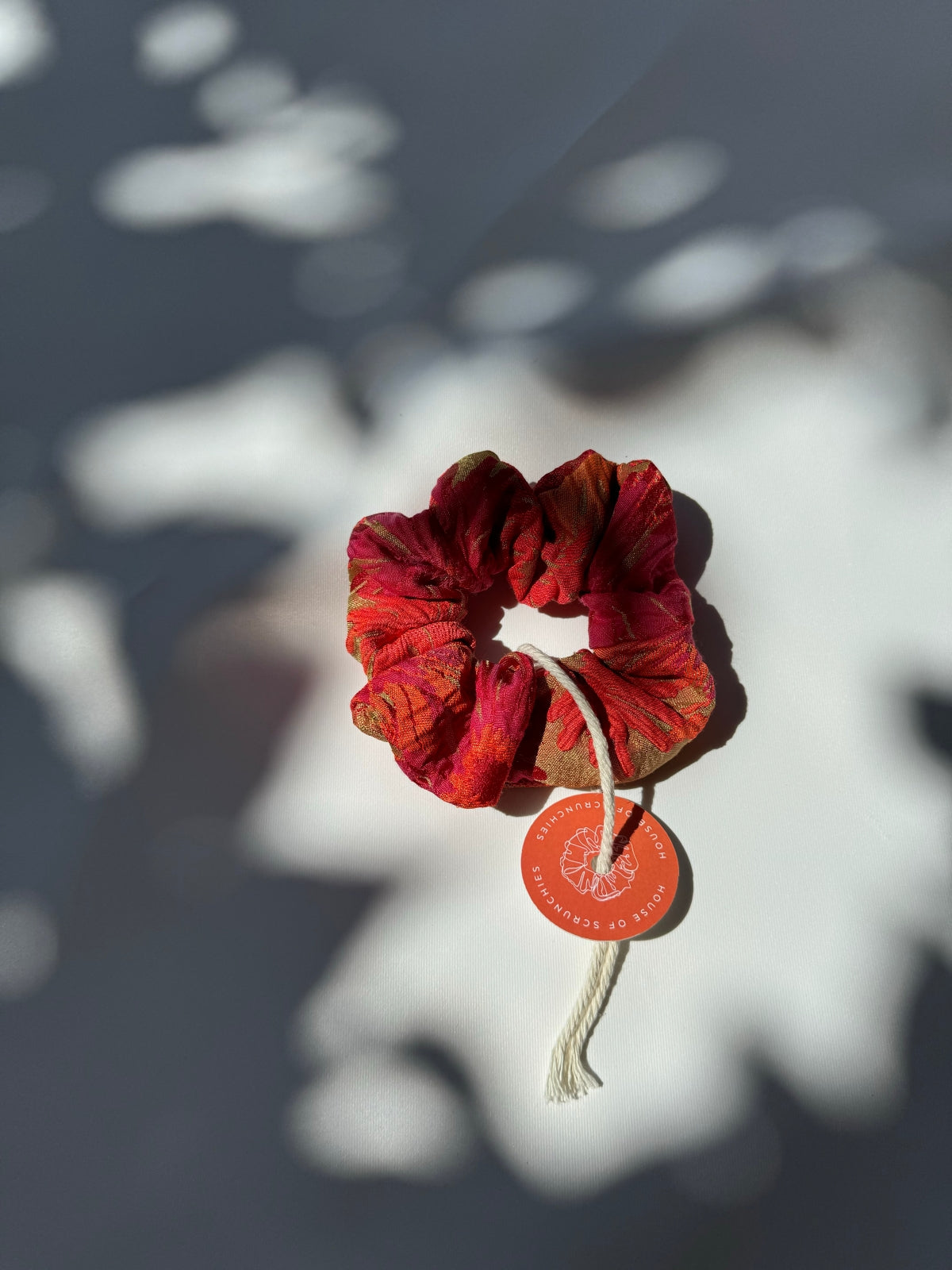 Scrunchie - Roter Blumen Jacquard